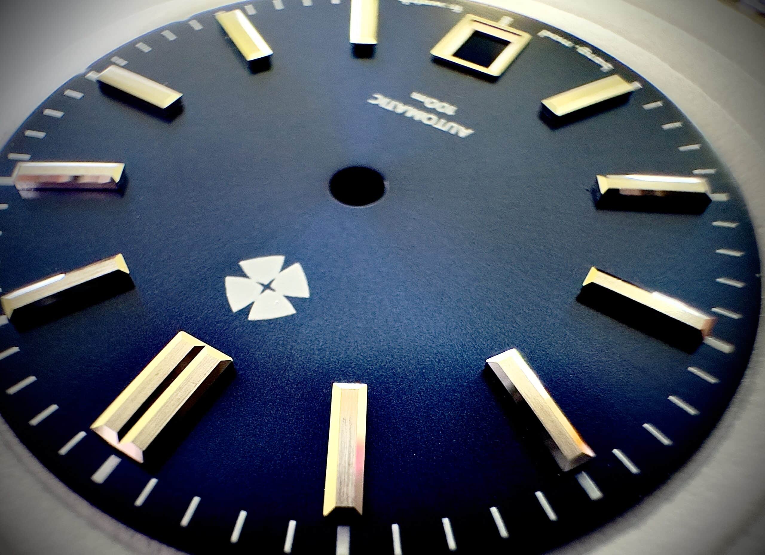 Cadran avec index appliqués et Super-Luminova - bang.